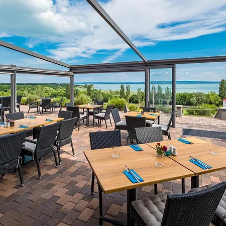 Vitis Kuria 7171 Hotel