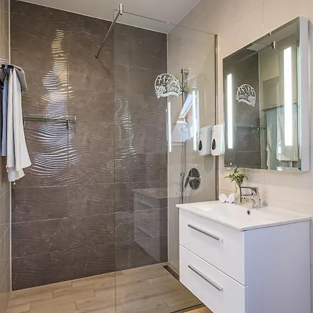 Vitis Kuria 7171 Hotel *