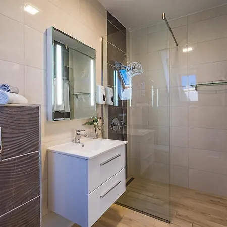 Vitis Kuria 7171 Hotel